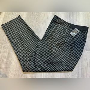 NWOT Vince Camuto Tapered Stretch Career Pants. Size 14. Gray/Black houndstooth.